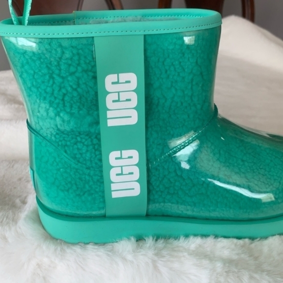 🔥 Todays Special Ugg Classic Clear Mini Waterproof Boots size 6 Youth/7.5 Women - Picture 12 of 13